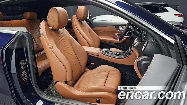 Mercedes-Benz E-Class E220d  2019 thumbnail 12