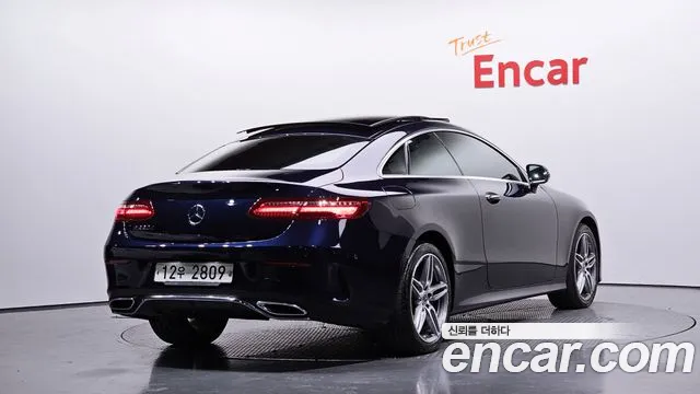 Mercedes-Benz E-Class E220d  2019 thumbnail 4