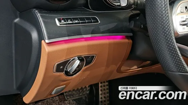 Mercedes-Benz E-Class E220d  2019 thumbnail 13