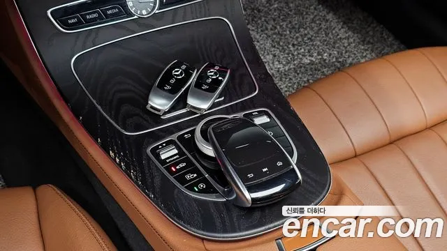 Mercedes-Benz E-Class E220d  2019 thumbnail 15