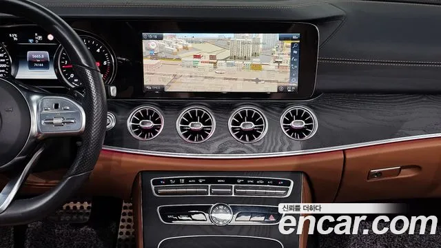 Mercedes-Benz E-Class E220d  2019 thumbnail 16