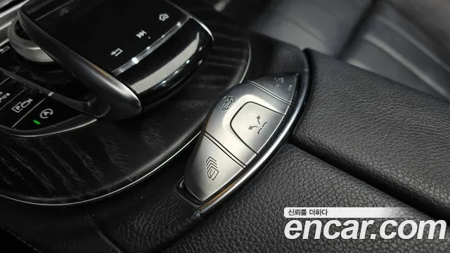 Mercedes-Benz E-Class E220d 2019 thumbnail 19