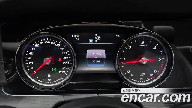 Mercedes-Benz E-Class E220d 2019 thumbnail 16