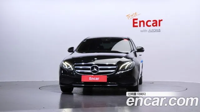 Mercedes-Benz E-Class E300 2019 - Image 1