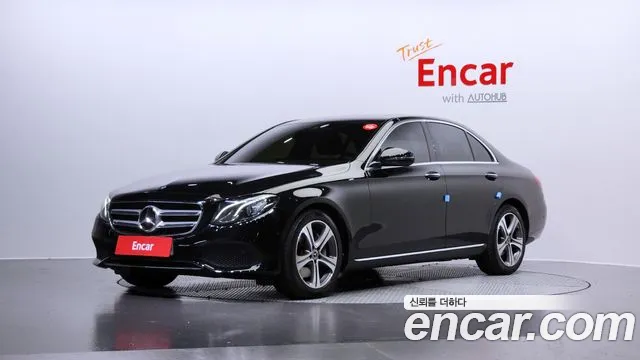 Mercedes-Benz E-Class E300 2019 thumbnail 2