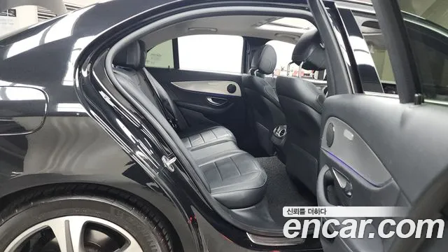 Mercedes-Benz E-Class E300 2019 thumbnail 7
