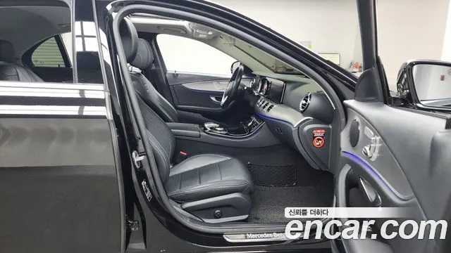 Mercedes-Benz E-Class E300 2019 thumbnail 10