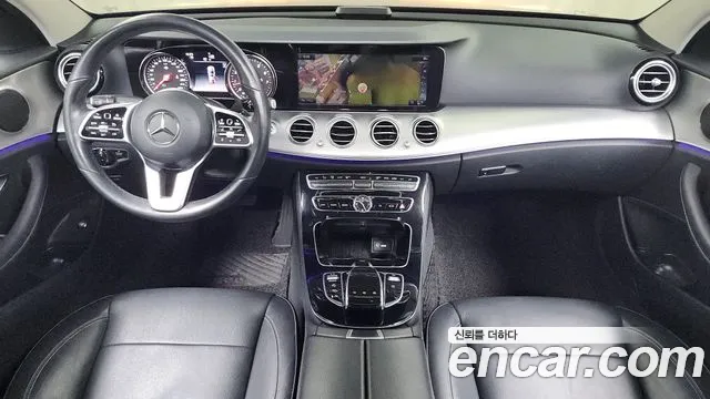 Mercedes-Benz E-Class E300 2019 thumbnail 8