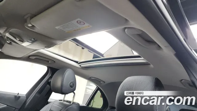 Mercedes-Benz E-Class E300 2019 thumbnail 13