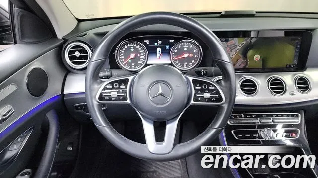 Mercedes-Benz E-Class E300 2019 thumbnail 15