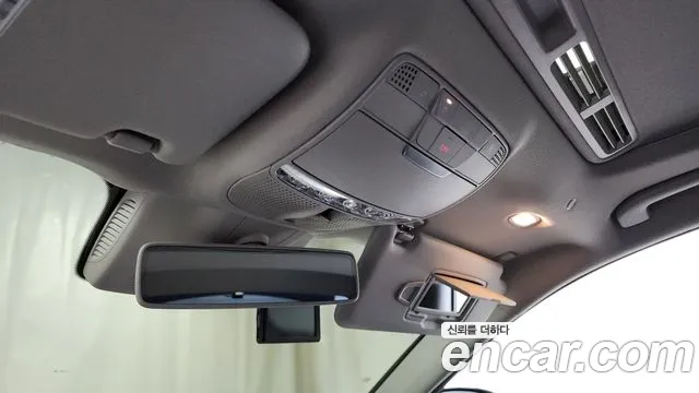 Mercedes-Benz E-Class E300 2019 thumbnail 16