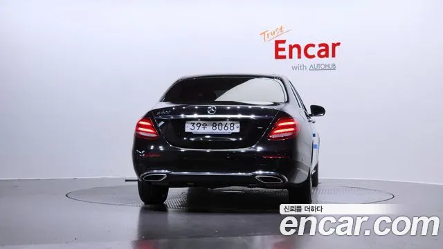Mercedes-Benz E-Class E300 2019 thumbnail 4