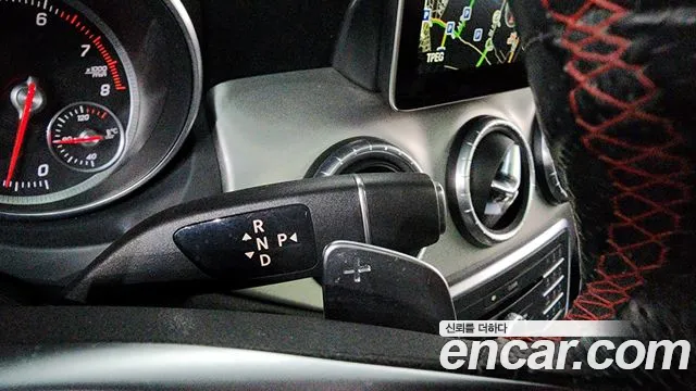 Mercedes-Benz CLA-Class CLA250 4MATIC AMG Line 2017 thumbnail 11