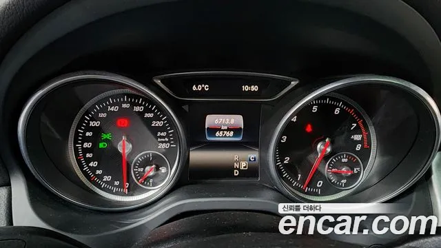 Mercedes-Benz CLA-Class CLA250 4MATIC AMG Line 2017 thumbnail 9