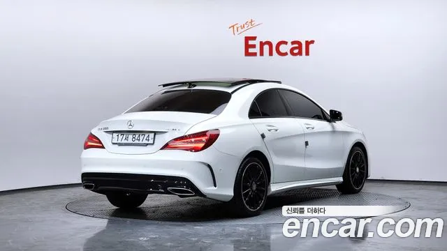 Mercedes-Benz CLA-Class CLA250 4MATIC AMG Line 2017 thumbnail 4