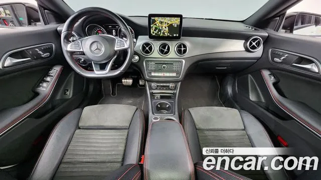 Mercedes-Benz CLA-Class CLA250 4MATIC AMG Line 2017 thumbnail 13