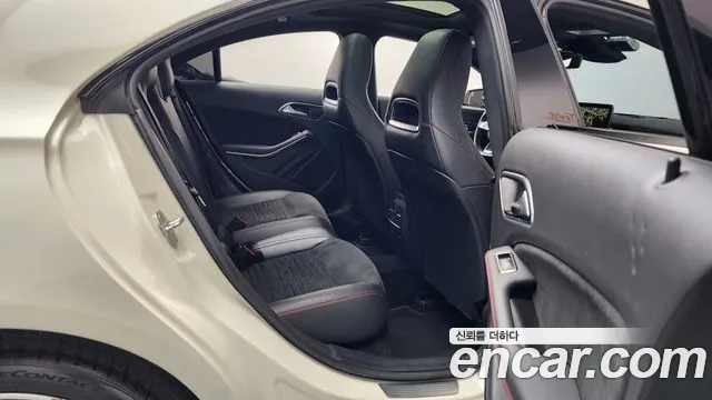 Mercedes-Benz CLA-Class CLA250 4MATIC AMG Line 2017 thumbnail 17