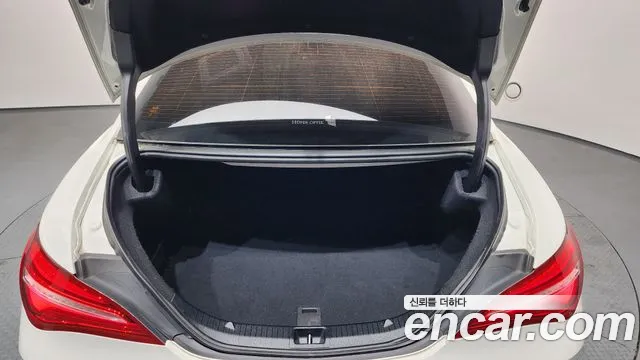 Mercedes-Benz CLA-Class CLA250 4MATIC AMG Line 2017 thumbnail 20