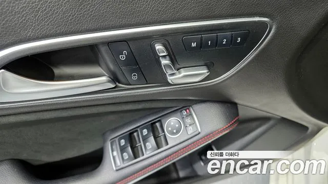 Mercedes-Benz CLA-Class CLA220 AMG Line 2018 thumbnail 7