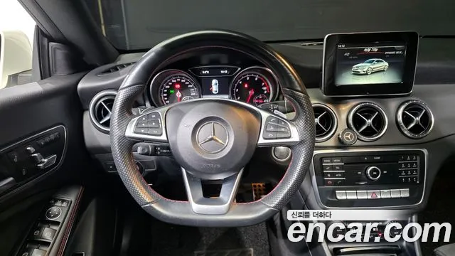 Mercedes-Benz CLA-Class CLA220 AMG Line 2018 thumbnail 10