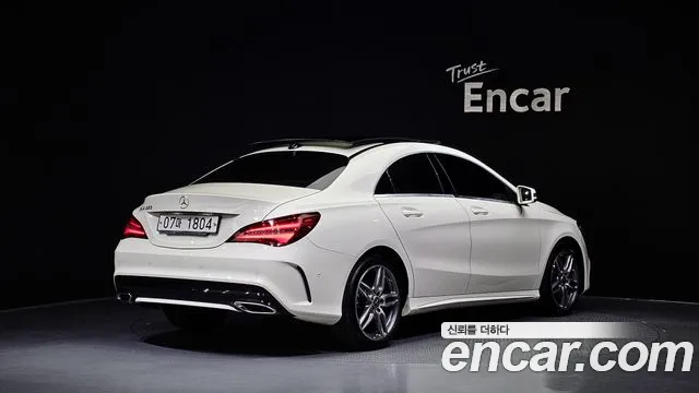Mercedes-Benz CLA-Class CLA220 AMG Line 2018 thumbnail 3