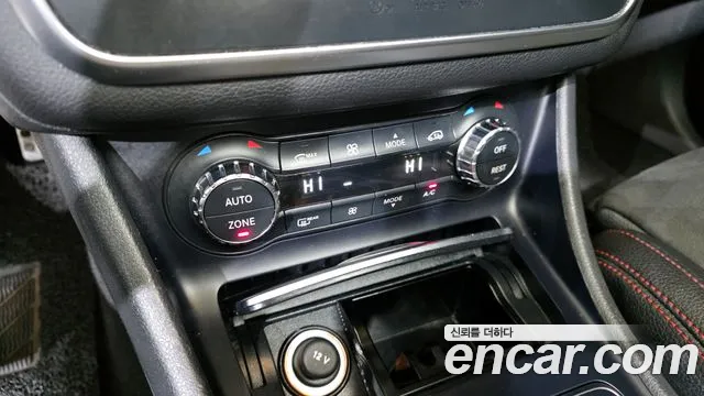 Mercedes-Benz CLA-Class CLA220 AMG Line 2018 thumbnail 14