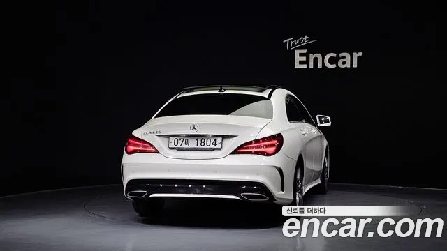Mercedes-Benz CLA-Class CLA220 AMG Line 2018 thumbnail 4