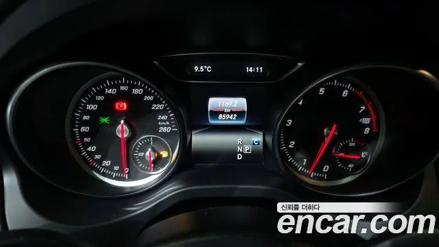Mercedes-Benz CLA-Class CLA220 AMG Line 2018 thumbnail 16