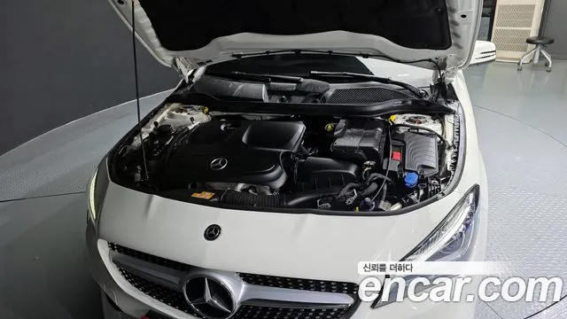 Mercedes-Benz CLA-Class CLA220 AMG Line 2018 thumbnail 5