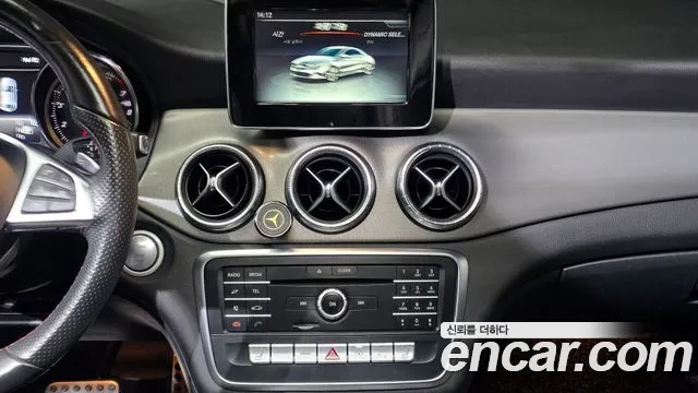 Mercedes-Benz CLA-Class CLA220 AMG Line 2018 thumbnail 15