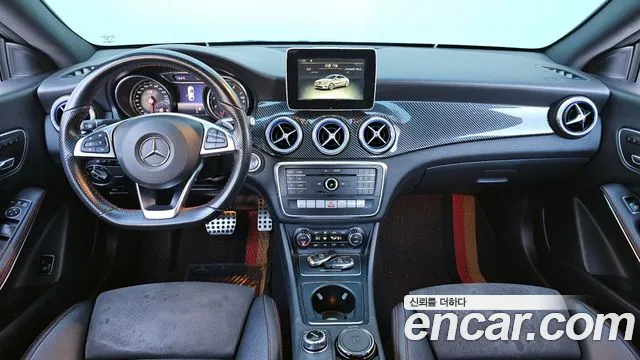 Mercedes-Benz CLA-Class CLA220 AMG Line 2018 thumbnail 8
