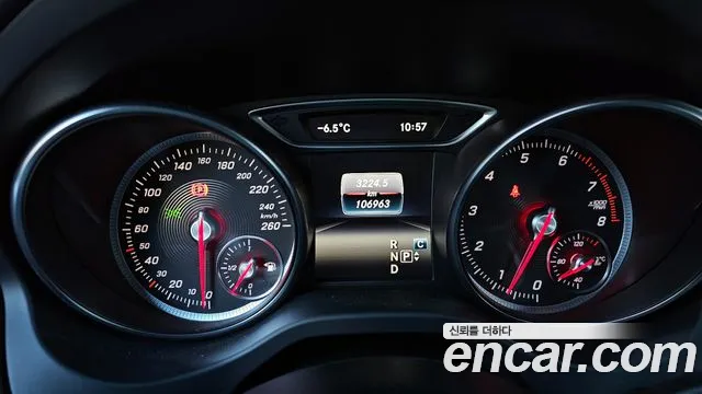Mercedes-Benz CLA-Class CLA220 AMG Line 2018 thumbnail 9