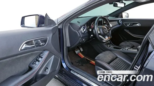 Mercedes-Benz CLA-Class CLA220 AMG Line 2018 thumbnail 13