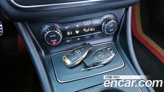 Mercedes-Benz CLA-Class CLA220 AMG Line 2018 thumbnail 17