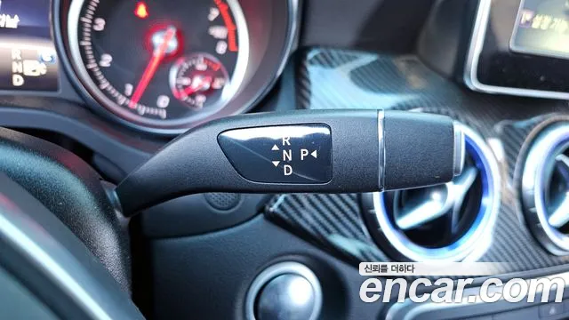 Mercedes-Benz CLA-Class CLA220 AMG Line 2018 thumbnail 23
