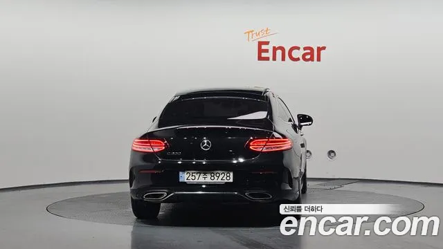 Mercedes-Benz C-Class C200 2020 thumbnail 3