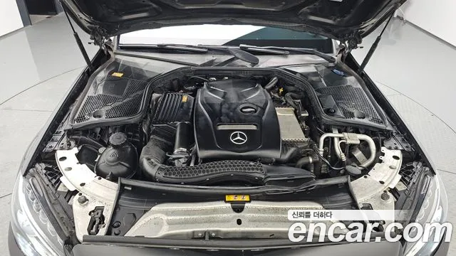 Mercedes-Benz C-Class C200 2016 thumbnail 5