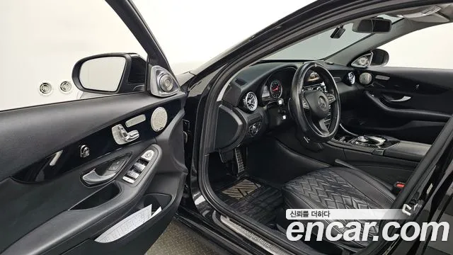 Mercedes-Benz C-Class C200 2016 thumbnail 12
