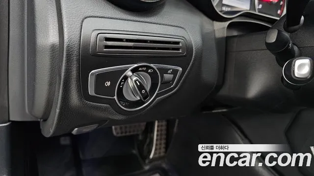 Mercedes-Benz C-Class C200 2016 thumbnail 16