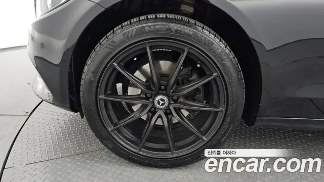 Mercedes-Benz C-Class C200 2016 thumbnail 6