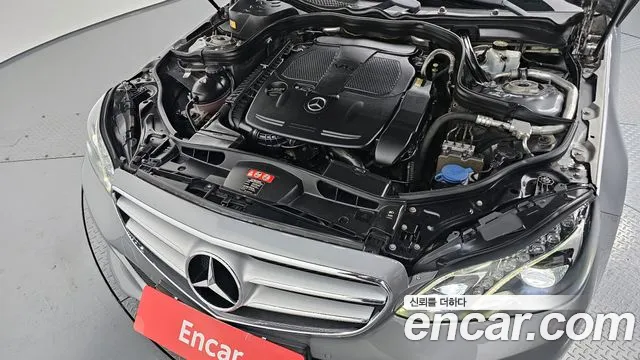 Mercedes-Benz E-Class E300 4MATIC Avantgarde 2014 thumbnail 5