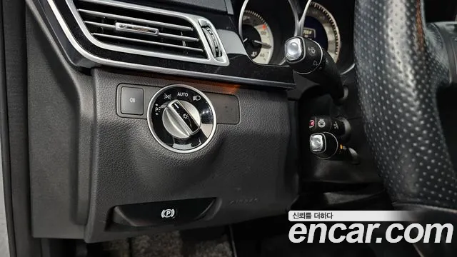 Mercedes-Benz E-Class E300 4MATIC Avantgarde 2014 thumbnail 13