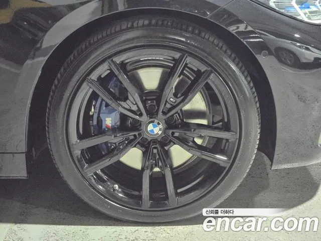 BMW 4-Series M440i xDrive  2021 thumbnail 6