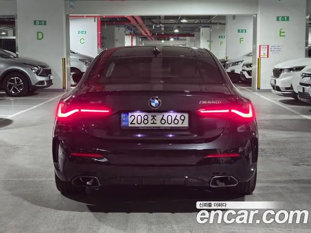 BMW 4-Series M440i xDrive  2021 thumbnail 4