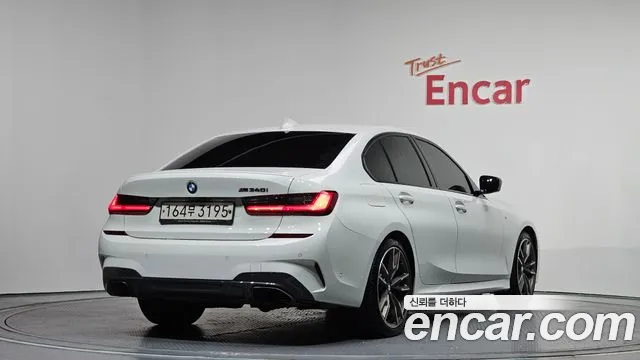 BMW 3-Series M340i 2020 thumbnail 3