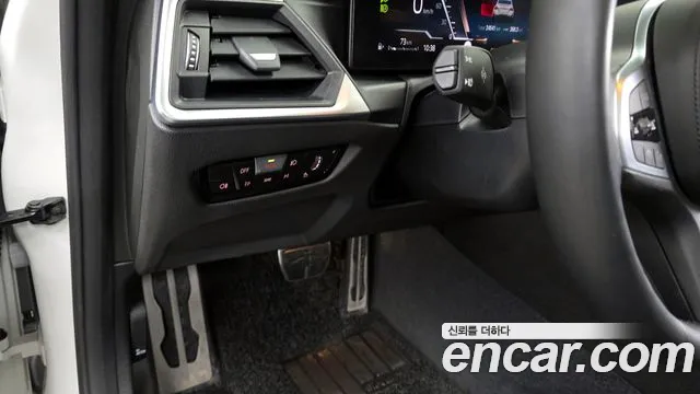 BMW 2-Series M240i xDrive  2023 thumbnail 18