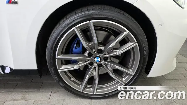 BMW 2-Series M240i xDrive  2023 thumbnail 5