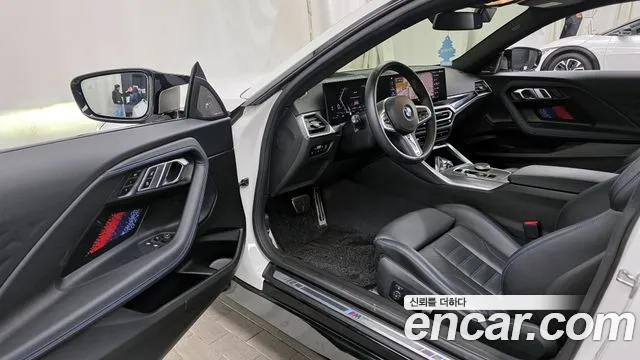 BMW 2-Series M240i xDrive  2023 thumbnail 10