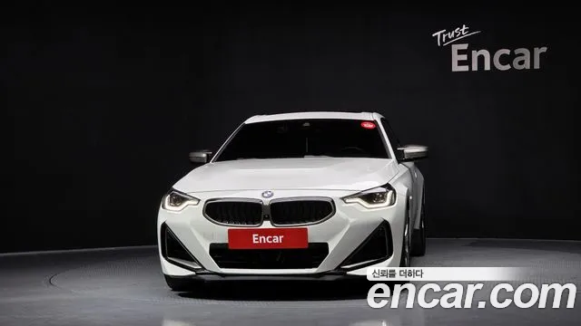 BMW 2-Series M240i xDrive  2023 thumbnail 3