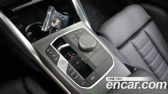 BMW 2-Series M240i xDrive  2023 thumbnail 9